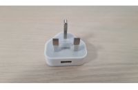 Adaptér na USB s UK koncovkou, bílá Síťový nabíjecí adaptér s anglickou koncovkou. USB port pro napájení ze sítě 5W, 5V, 1A, 100-240V