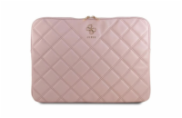 Guess Quilted 4G Computer Sleeve 16" Pink Elegantní ochranný obal na notebook značky Guess, určený pro notebooky s úhlopříčkou do 16 palců. Tento stylový obal je zdoben ikonickým vzorem 4G, který dod