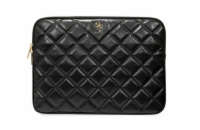 Guess Quilted 4G Computer Sleeve 16" Black Elegantní ochranný obal na notebook značky Guess, určený pro notebooky s úhlopříčkou do 16 palců. Tento stylový obal je zdoben ikonickým vzorem 4G, který do