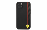 Ferrari Smooth and Carbon Effect Zadní Kryt pro iPhone 13 Black Ferrari On Track Stripe Carbon prémiový kryt vyrobený v kombinaci pružného PU materiálu a stylového karbonového pruhu na zadní straně